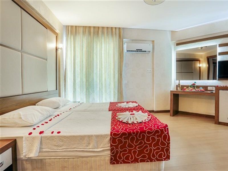 Cleopatra Golden Beach Hotel Аланя Екстериор снимка