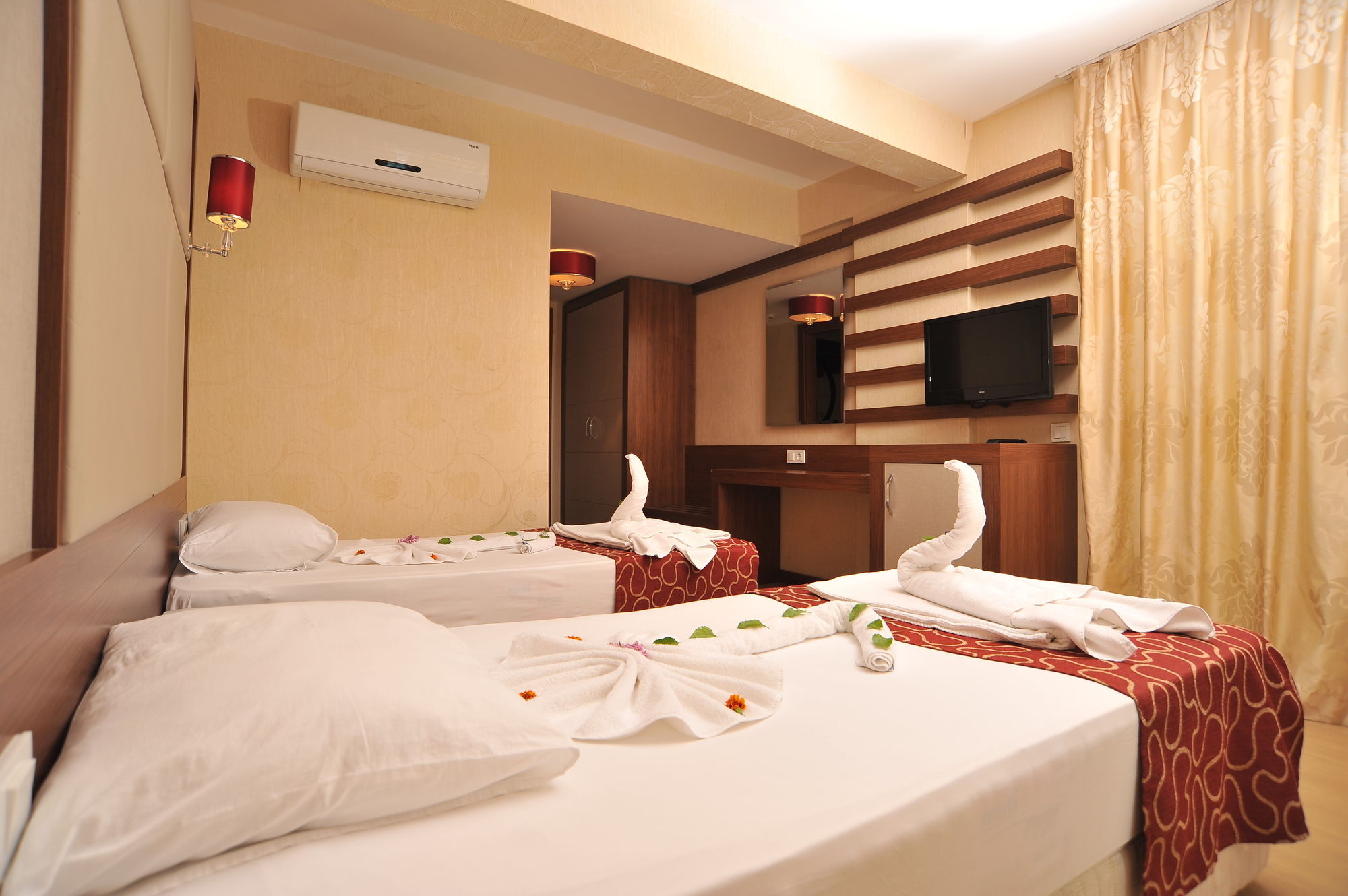 Cleopatra Golden Beach Hotel Аланя Екстериор снимка
